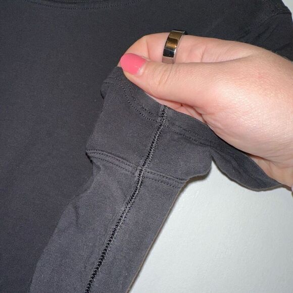 Lululemon Womens Black Crewneck Tee Size 4 Gently Worn - Picture 4 of 10